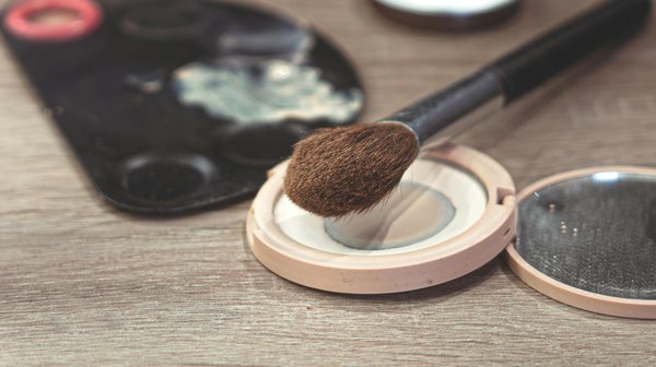 Wat zijn de schadelijke effecten van langdurige blootstelling aan sociale media op het welzijn van vrouwen?